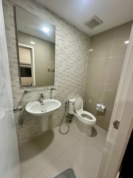 Patio Ramkhamhaeng-Wongwaen, Bangkok, Soi Kheha Rom Klao 64, Khlong Song Ton Nun, Lat Krabang, Bangkok, 3 Bedrooms, 143 sqm, Townhouse For Sale, by Vinai  Wattana, 500204952 - DDproperty.com