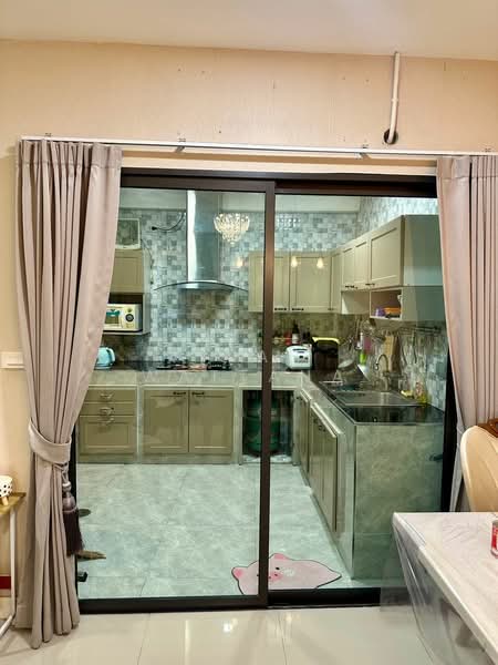 Patio Ramkhamhaeng-Wongwaen, Bangkok, Soi Kheha Rom Klao 64, Khlong Song Ton Nun, Lat Krabang, Bangkok, 3 Bedrooms, 143 sqm, Townhouse For Sale, by Vinai  Wattana, 500204952 - DDproperty.com