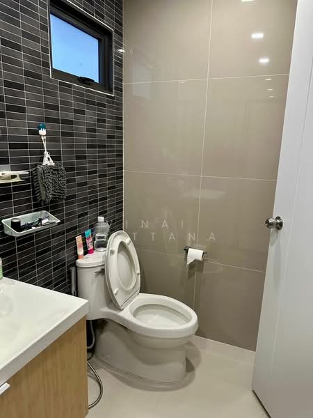 Patio Ramkhamhaeng-Wongwaen, Bangkok, Soi Kheha Rom Klao 64, Khlong Song Ton Nun, Lat Krabang, Bangkok, 3 Bedrooms, 143 sqm, Townhouse For Sale, by Vinai  Wattana, 500204952 - DDproperty.com