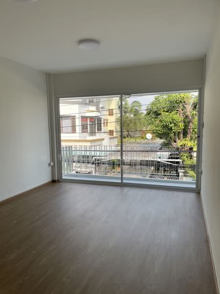 Single house Huai Khwang, Bangkok, Samsen Nok, Huai Khwang, Bangkok, 4 Bedrooms, 300 sqm, Single Detached House For Rent, by ปรินทร์ญาดา ชิณโชติ, 500204953 - DDproperty.com