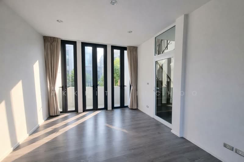 The Sonne Srinakarin-Bangna, Bangkok, Soi Chumchon Mahat Thai 3, Bangna-Trad Road, Dok Mai, Prawet, Bangkok, 4 Bedrooms, 245 sqm, Single Detached House For Sale, by Jakkrit Nilchoo, 500204958 - DDproperty.com