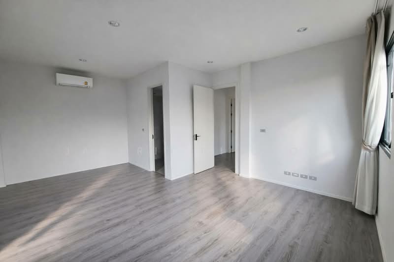 The Sonne Srinakarin-Bangna, Bangkok, Soi Chumchon Mahat Thai 3, Bangna-Trad Road, Dok Mai, Prawet, Bangkok, 4 Bedrooms, 245 sqm, Single Detached House For Sale, by Jakkrit Nilchoo, 500204958 - DDproperty.com