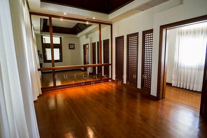 บ้านสวยในโครงการ ให้เช่า – ใกล้มีโชคพลาซ่า เพียง 5 นาที ค่าเช่า 150,000 บาท / เดือน No.5H642, Chiang Mai, Nong Chom, San Sai, Chiang Mai, 6 Bedrooms, 500 sqm, Single Detached House For Rent, by Rutchaporn Tunsiri, 500204977 - DDproperty.com