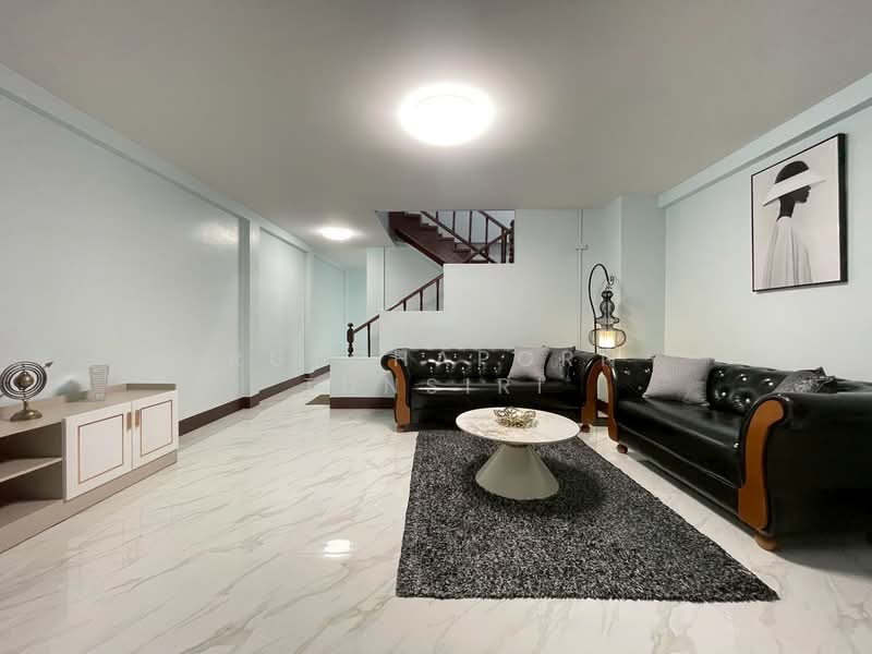 ให้เช่า - ทาวน์เฮ้าส์ให้เช่า – ใกล้โรงเรียนช่องฟ้าซินเซิง เพียง 5 นาที ค่าเช่า 13,000 บาท / เดือน No.15H841, เชียงใหม่