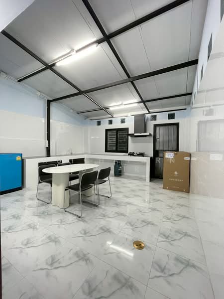 ให้เช่า - ทาวน์เฮ้าส์ให้เช่า – ใกล้โรงเรียนช่องฟ้าซินเซิง เพียง 5 นาที ค่าเช่า 13,000 บาท / เดือน No.15H841, เชียงใหม่