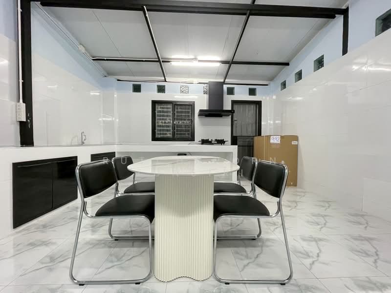 ทาวน์เฮ้าส์ให้เช่า – ใกล้โรงเรียนช่องฟ้าซินเซิง เพียง 5 นาที ค่าเช่า 13,000 บาท / เดือน No.15H841, Chiang Mai, Chai Sa Than, Saraphi, Chiang Mai, 2 Bedrooms, 110 sqm, Townhouse For Rent, by Rutchaporn Tunsiri, 500205023 - DDproperty.com