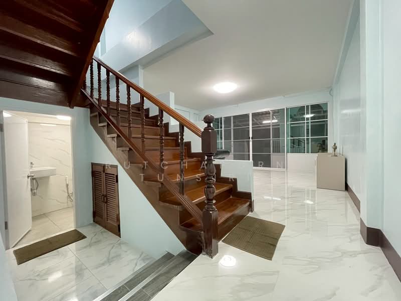 ให้เช่า - ทาวน์เฮ้าส์ให้เช่า – ใกล้โรงเรียนช่องฟ้าซินเซิง เพียง 5 นาที ค่าเช่า 13,000 บาท / เดือน No.15H841, เชียงใหม่