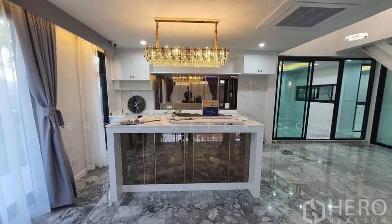For Rent 5 Bedroom Detached House in Chok Chai 4 Lat Phrao Bangkok HRE00455, กรุงเทพ, ลาดพร้าว, ลาดพร้าว, กรุงเทพ, 350 ตร.ม., บ้านเดี่ยว ให้เช่า, โดย Hero Realtor Co., Ltd., 500205162 - DDproperty.com