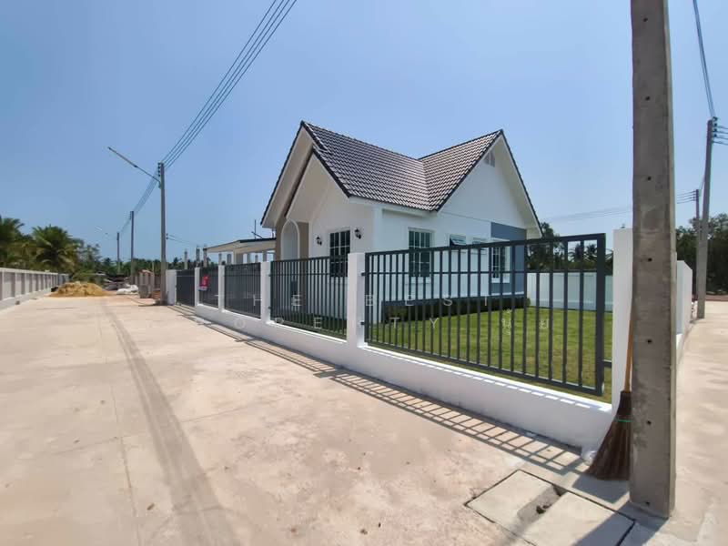 บ้านเดี่ยวลาดใหญ่ สมุทรสงคราม, Samut Songkhram, Lat Yai, Muang Samut Songkhram, Samut Songkhram, 3 Bedrooms, 100 sqm, Single Detached House For Sale, by The Best Property นุ้ย, 500205173 - DDproperty.com
