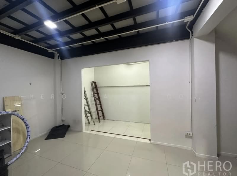 For Rent Home Office Phra Khanong BTS On Nut Bangkok HRE00454, Bangkok, Phra Kanong, Khlong Toei, Bangkok, , 350 sqm, Shophouse For Rent, by Hero Realtor Co., Ltd., 500205275 - DDproperty.com