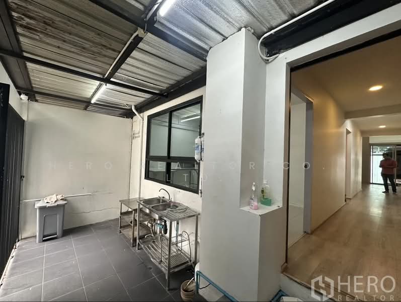 For Rent Home Office Phra Khanong BTS On Nut Bangkok HRE00454, Bangkok, Phra Kanong, Khlong Toei, Bangkok, , 350 sqm, Shophouse For Rent, by Hero Realtor Co., Ltd., 500205275 - DDproperty.com