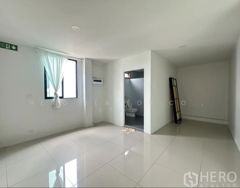 For Rent Home Office Phra Khanong BTS On Nut Bangkok HRE00454, Bangkok, Phra Kanong, Khlong Toei, Bangkok, , 350 sqm, Shophouse For Rent, by Hero Realtor Co., Ltd., 500205275 - DDproperty.com