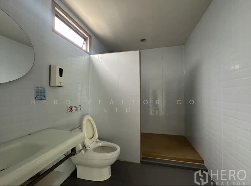 For Rent Home Office Phra Khanong BTS On Nut Bangkok HRE00454, กรุงเทพ, พระโขนง, คลองเตย, กรุงเทพ, 350 ตร.ม., ตึกแถว-อาคารพาณิชย์ ให้เช่า, โดย Hero Realtor Co., Ltd., 500205275 - DDproperty.com