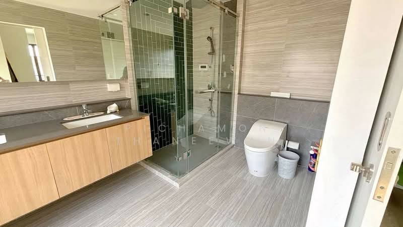 Burasiri Krungthep Kreetha, Bangkok, 95 Soi Pracha Ruam Chai, Hua Mak, Bang Kapi, Bangkok, 4 Bedrooms, 300 sqm, Single Detached House For Rent, by Phacharakorn Anusiri, 500205403 - DDproperty.com