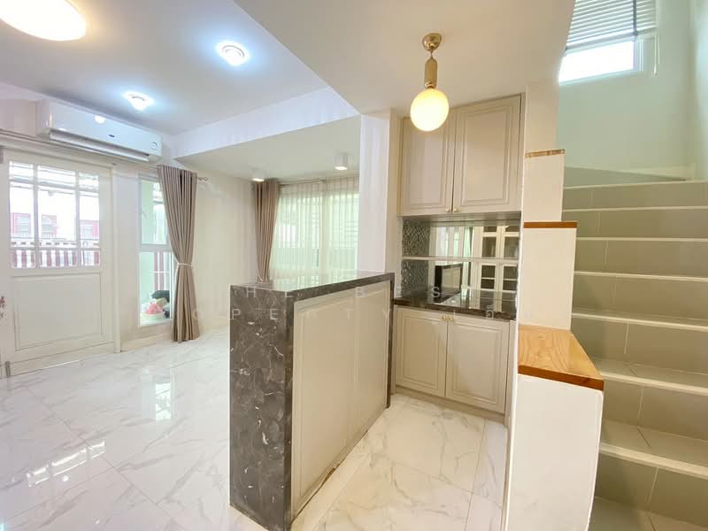 ทาวน์โฮมห้วยขวาง กรุงเทพมหานคร, Bangkok, Samsen Nok, Huai Khwang, Bangkok, 3 Bedrooms, 100 sqm, Townhouse For Sale, by The Best Property เอ็มมี่, 500205448 - DDproperty.com