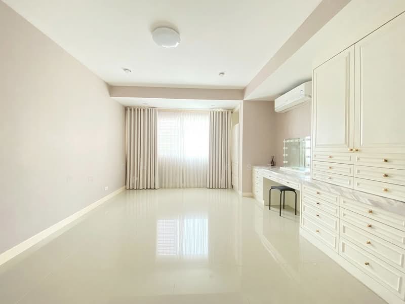 ทาวน์โฮมห้วยขวาง กรุงเทพมหานคร, Bangkok, Samsen Nok, Huai Khwang, Bangkok, 3 Bedrooms, 100 sqm, Townhouse For Sale, by The Best Property เอ็มมี่, 500205448 - DDproperty.com