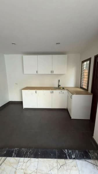 3-BR Townhouse, Bangkok, Khlong Tan Nua, Watthana, Bangkok, 3 Bedrooms, 240 sqm, Townhouse For Rent, by Pavana Sirikogar, 500205468 - DDproperty.com