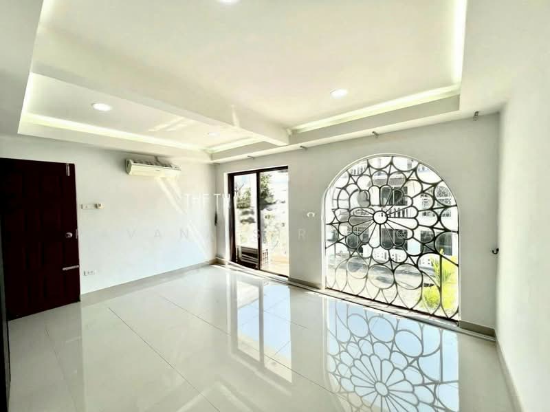 3-BR Townhouse, Bangkok, Khlong Tan Nua, Watthana, Bangkok, 3 Bedrooms, 240 sqm, Townhouse For Rent, by Pavana Sirikogar, 500205468 - DDproperty.com