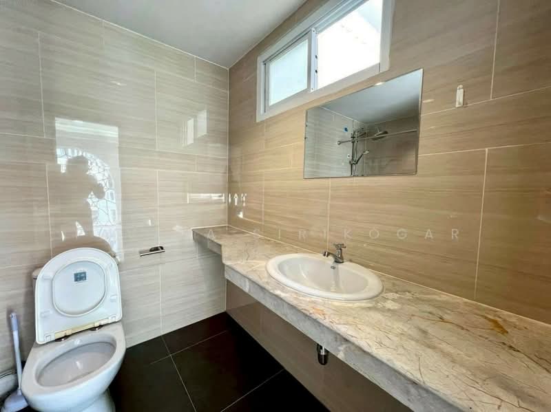 3-BR Townhouse, Bangkok, Khlong Tan Nua, Watthana, Bangkok, 3 Bedrooms, 240 sqm, Townhouse For Rent, by Pavana Sirikogar, 500205468 - DDproperty.com