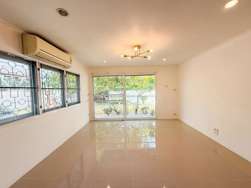 4-BR House, Bangkok, Bang Chak, Phra Khanong, Bangkok, 4 Bedrooms, 300 sqm, Single Detached House For Rent, by Pavana Sirikogar, 500205623 - DDproperty.com