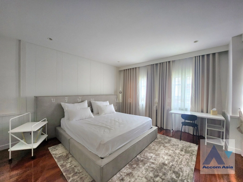 ให้เช่า - Fully Furnished, Pet friendly Spacious townhouse with modern interior in the Sathorn area, กรุงเทพ