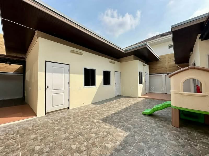 7-BR House, Bangkok, Samsen Nok, Huai Khwang, Bangkok, 7 Bedrooms, 128 sqm, Single Detached House For Rent, by Pavana Sirikogar, 500205627 - DDproperty.com