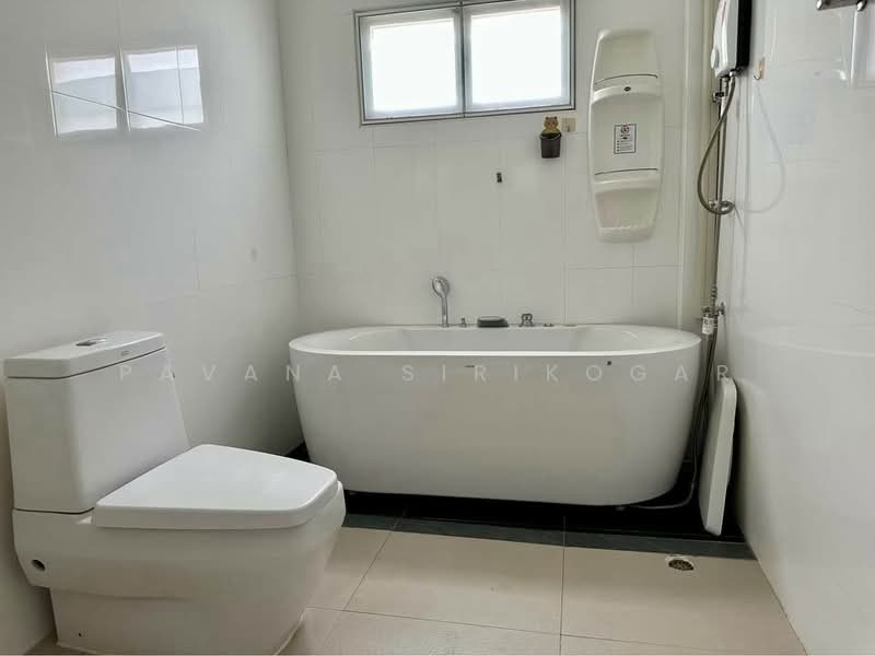 7-BR House, Bangkok, Samsen Nok, Huai Khwang, Bangkok, 7 Bedrooms, 128 sqm, Single Detached House For Rent, by Pavana Sirikogar, 500205627 - DDproperty.com