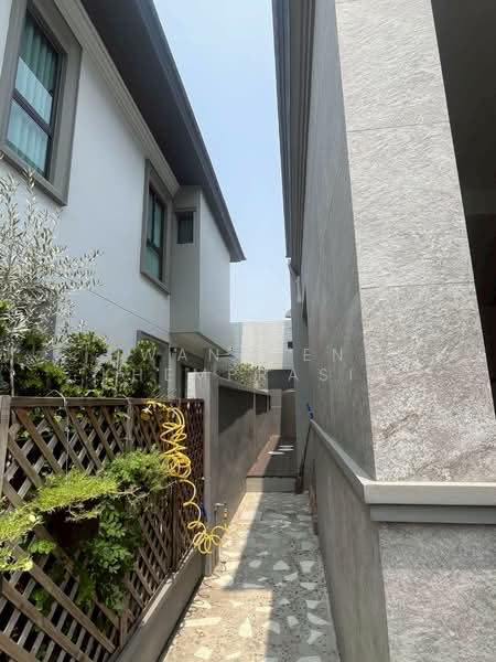 Grand Bangkok Boulevard Sukhumvit-Srinakarin : แกรนด์ บางกอก บูเลอวาร์ด สุขุมวิท-ศรีนครินทร์, สมุทรปราการ, ซ.แบริ่ง 31/1, สำโรงเหนือ, เมืองสมุทรปราการ, สมุทรปราการ, 510 ตร.ม., บ้านเดี่ยว ขาย, โดย Wanphen Khemprasit, 500205849 - DDproperty.com