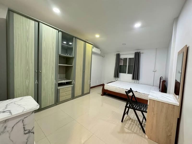 5-BR House, Bangkok, Samsen Nok, Huai Khwang, Bangkok, 5 Bedrooms, 232 sqm, Single Detached House For Rent, by Pavana Sirikogar, 500205866 - DDproperty.com