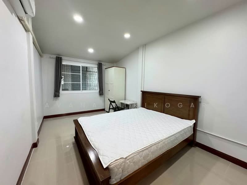 5-BR House, Bangkok, Samsen Nok, Huai Khwang, Bangkok, 5 Bedrooms, 232 sqm, Single Detached House For Rent, by Pavana Sirikogar, 500205866 - DDproperty.com