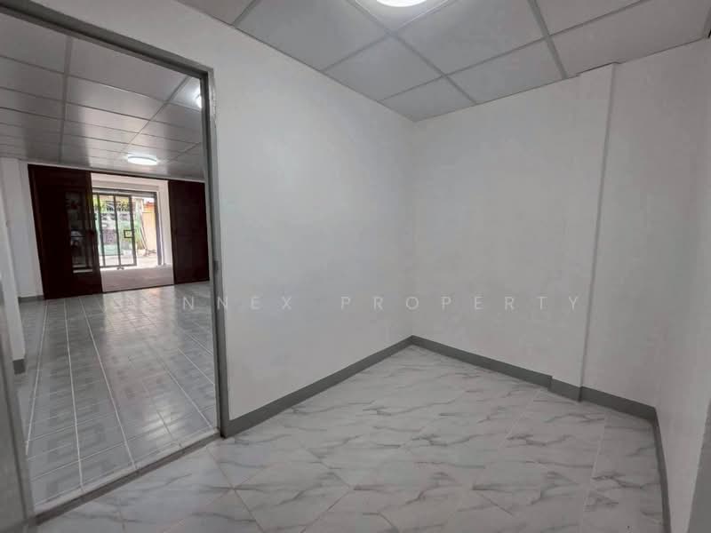 Two-story townhouses in Soi Pracha Rat Bamphen 16, แยก 3, near MRT Huai Khwang., Bangkok, -, Huai Khwang, Huai Khwang, Bangkok, 3 Bedrooms, 168 sqm, Townhouse For Sale, by Connex Property, 500205883 - DDproperty.com