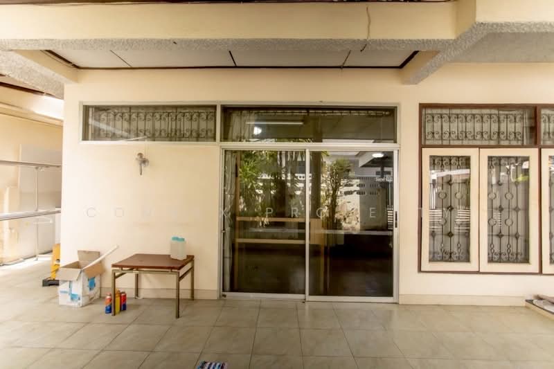 Two-storey detached house in original condition, located in Soi Chok Chai 4, Yaek 46, Lat Phrao area, Bangkok, โชคชัย, Lat Phrao, Lat Phrao, Bangkok, 4 Bedrooms, 150 sqm, Single Detached House For Sale, by Connex Property, 500205935 - DDproperty.com