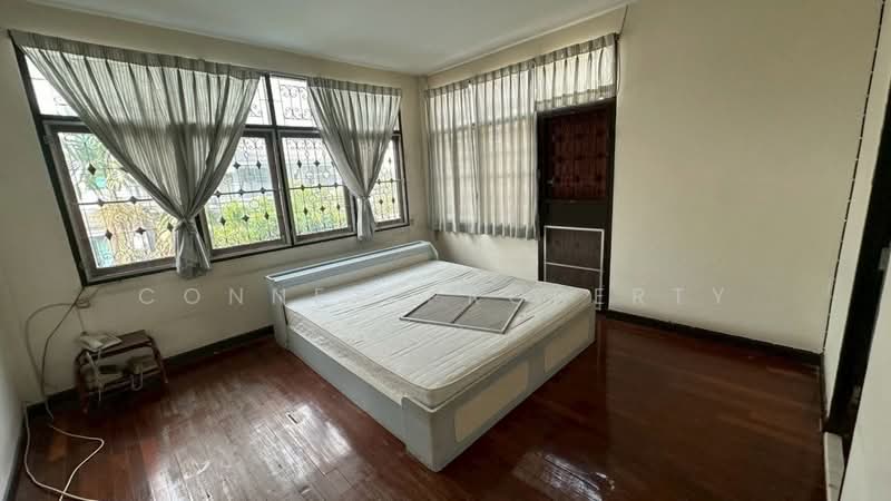 Two-storey detached house in original condition, located in Soi Chok Chai 4, Yaek 46, Lat Phrao area, Bangkok, โชคชัย, Lat Phrao, Lat Phrao, Bangkok, 4 Bedrooms, 150 sqm, Single Detached House For Sale, by Connex Property, 500205935 - DDproperty.com