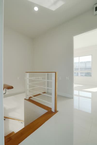 BR @Arena, Bangkok, ลำไทร, Khok Faed, Nong Chok, Bangkok, 2 Bedrooms, 120 sqm, Townhouse For Sale, by Khun Neng, 500206053 - ชั้นสองทางไปห้องนอนใหญ่ - DDproperty.com