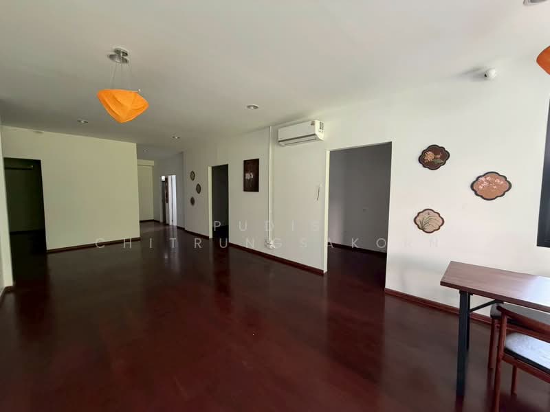 2-Storey House for Rent in Sukhumvit – Pridi Banomyong – Phra Khanong, Bangkok, Phra Kanong Nua, Watthana, Bangkok, , 350 sqm, Shophouse For Rent, by Pudis Chitrungsakorn, 500206105 - DDproperty.com