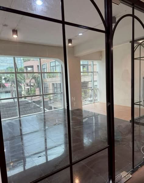 ให้เช่า - พื้นที่เชิงพาณิชย์และออฟฟิศ ทำเลทองหล่อ 13 ใจกลาง CBD ใกล้ BTS ทองหล่อ, กรุงเทพ