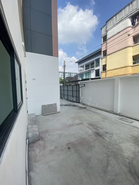 3.5-Storey Building on the Main Road, Ramintra 65, Bangkok, -, Tha Rang, Bang Khen, Bangkok, 4 Bedrooms, 252 sqm, Single Detached House For Sale, by Connex Property, 500206295 - DDproperty.com