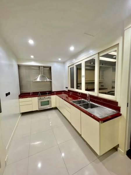 City Lakes Tower, Bangkok, Soi Sukhumvit 16, Khlong Toei, Khlong Toei, Bangkok, 3 Bedrooms, 319 sqm, Condo For Rent, by Pattaporn Yongsungnone, 500206332 - DDproperty.com