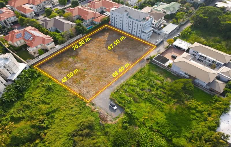 ขาย - ขาย ที่ดิน เลียบด่วนเอกมัย-รามอินทรา (ใกล้ทางด่วน) เนื้อที่ 2 ไร่ เหมาะสร้าง บ้าน และสำนักงาน, กรุงเทพ