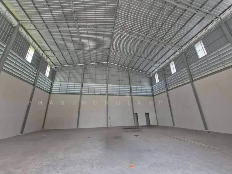 For Rent - Warehouse for rent, Ladkrabang 14/1, load capacity 3-5 tons, near Suvarnabhumi Airport and the motor, Bangkok