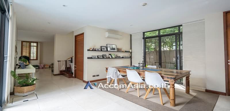 Private Swimming Pool Renovated executive home with private pool in gated community, Bangkok, Khlong Tan Nua, Watthana, Bangkok, 4 Bedrooms, 450 sqm, Single Detached House For Rent, by Accom Asia, 500206460 - DDproperty.com