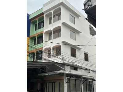 ขาย - อาคารพาณิชย์ 3 ชั้น นวมินทร์ 52 รีโนเวทใหม่ 208 ตร.ม., กรุงเทพ
