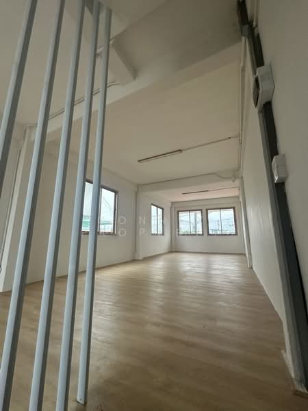3-story commercial building, Nawamin 52, New Renovated, 208 sq.m., Bangkok, นวมินทร์, Khlong Kum, Bueng Kum, Bangkok, , 208 sqm, Shophouse For Sale, by Connex Property, 500206526 - DDproperty.com