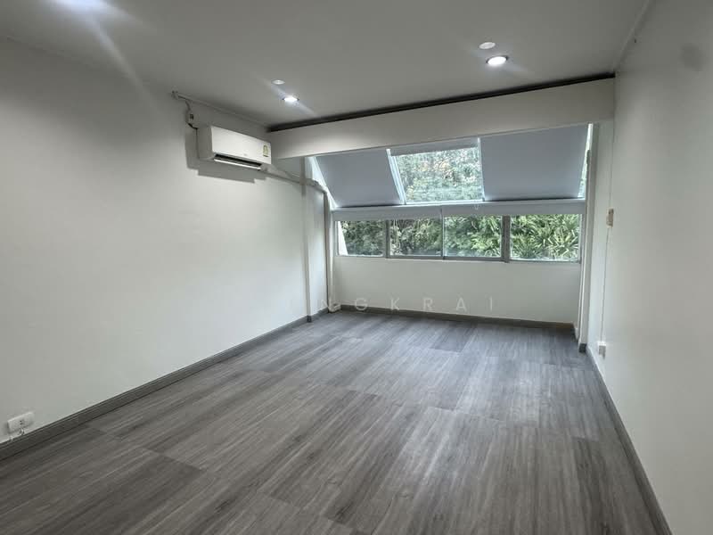 Rent 3-storey townhome, new renovate, suitable for office, Rama 9 Road, Bangkok, พระราม9, Huai Khwang, Huai Khwang, Bangkok, , 300 sqm, Office Space For Rent, by Kriengkrai, 500206557 - DDproperty.com