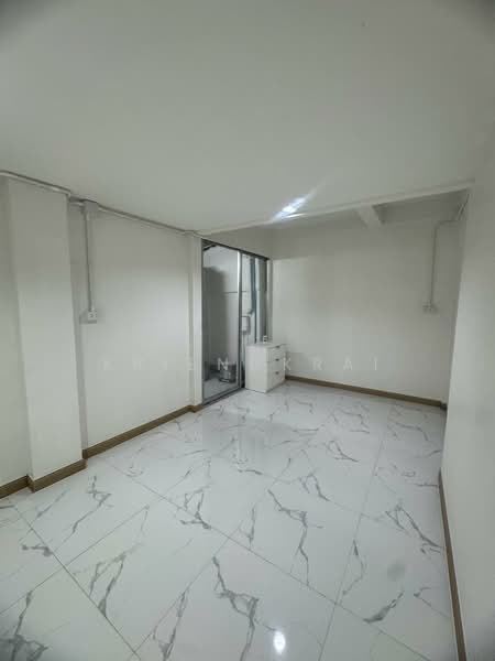 Rent 3-storey townhome, new renovate, suitable for office, Rama 9 Road, Bangkok, พระราม9, Huai Khwang, Huai Khwang, Bangkok, , 300 sqm, Office Space For Rent, by Kriengkrai, 500206557 - DDproperty.com