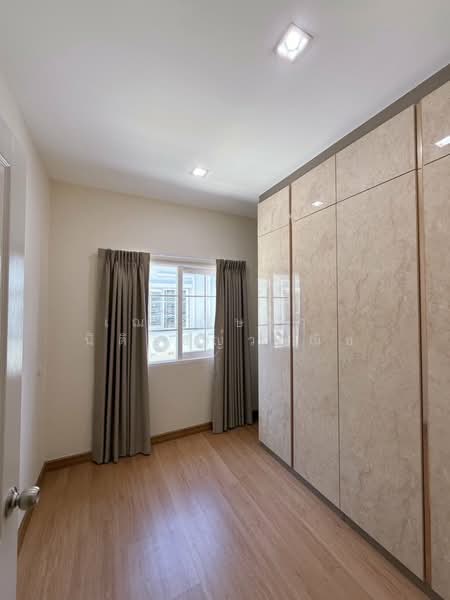 For Rent - ให้เช่าบ้านจอมทอง ใกล้รถไฟฟ้า ทาวน์โฮม2ชั้น 4นอน 3น้ำ บ้านสวยตกแต่งครบ หิ้วกระเป๋าพร้อมอยู่, Bangkok