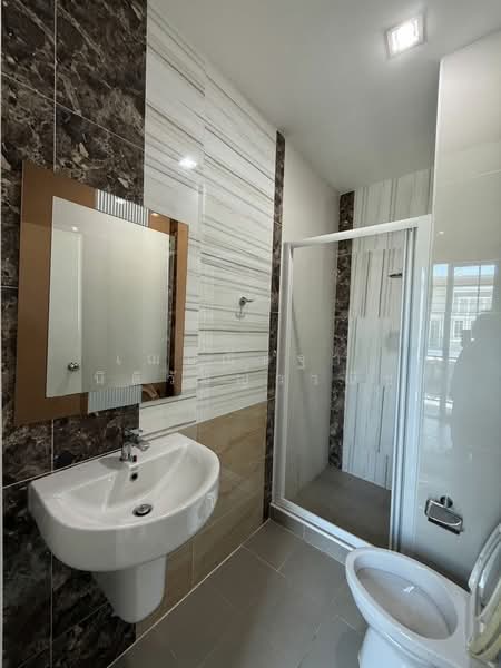 For Rent - บ้านเช่ากัลปพฤกษ์ ใกล้รถไฟฟ้าBTSวุฒากาศ บ้านสวยตกแต่งครบ หิ้วกระเป๋าพร้อมอยู่ 4นอน 3น้ำ 1ที่จอดรถ, Bangkok