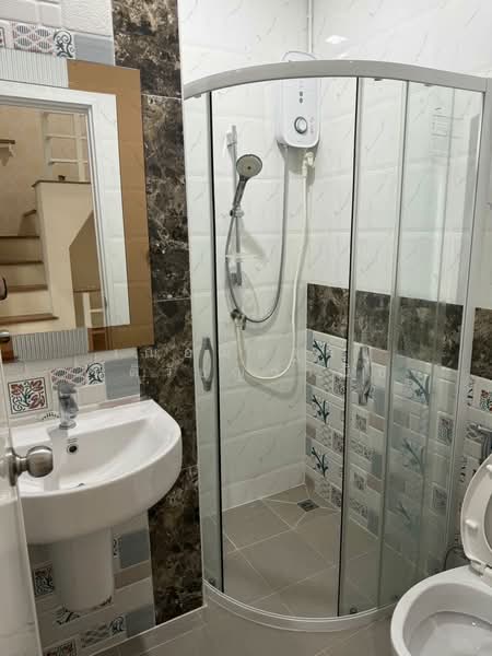 For Rent - บ้านเช่ากัลปพฤกษ์ ใกล้รถไฟฟ้าBTSวุฒากาศ บ้านสวยตกแต่งครบ หิ้วกระเป๋าพร้อมอยู่ 4นอน 3น้ำ 1ที่จอดรถ, Bangkok