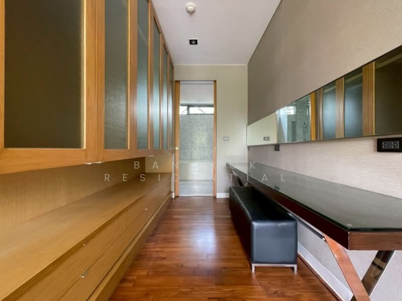 Domus 16, Bangkok, 19 Soi Sukhumvit 16, Khlong Toei, Khlong Toei, Bangkok, 3 Bedrooms, 250 sqm, Condo For Rent, by Bangkok Residential, 500206725 - DDproperty.com