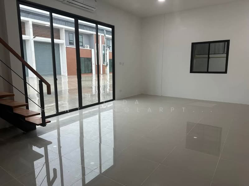 ให้เช่า โกดัง พร้อม ออฟฟิศ ลำลูกกา คลอง 3 ติดถนน ใกล้ มอเตอร์เวย์, ปทุมธานี, ลาดสวาย, ลำลูกกา, ปทุมธานี, 404 ตร.ม., โกดัง-โรงงาน ให้เช่า, โดย Tida phanthonglarptawee, 500206750 - DDproperty.com